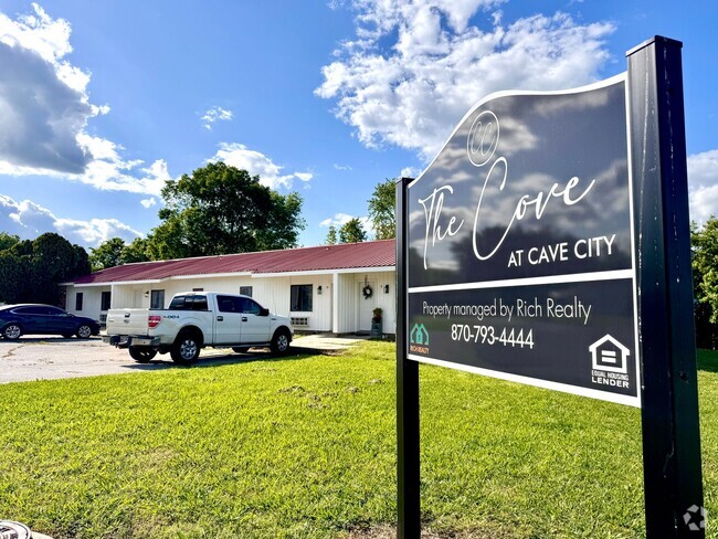 Building Photo - Partial Utilities Included - Newly Remodel... Unit Apt #21