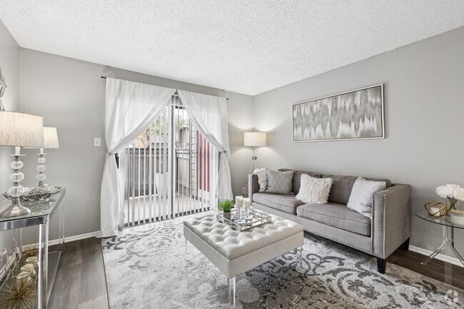 1BR, 1BA - 557SF - Living Room