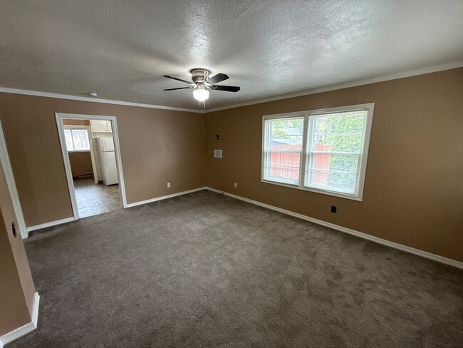 Photo - 465 Madrona Ave SE
