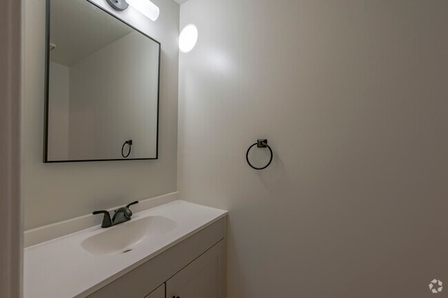 2BD, 2.5BA - 1,250SF - Westfield Glen - Bathroom