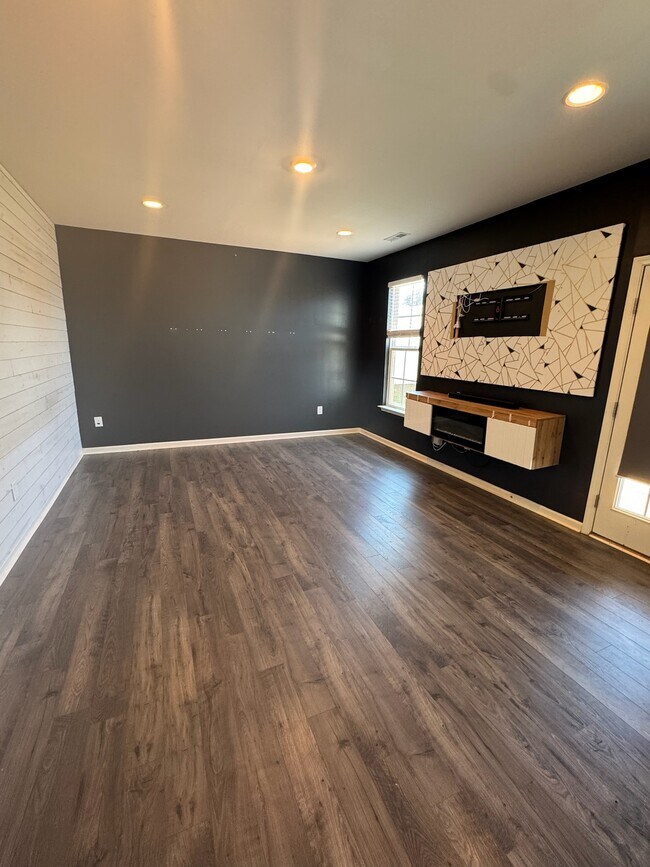 Photo - 670 Spruce Garden Ct