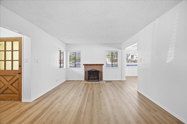 Photo - 819 N Maria Ave