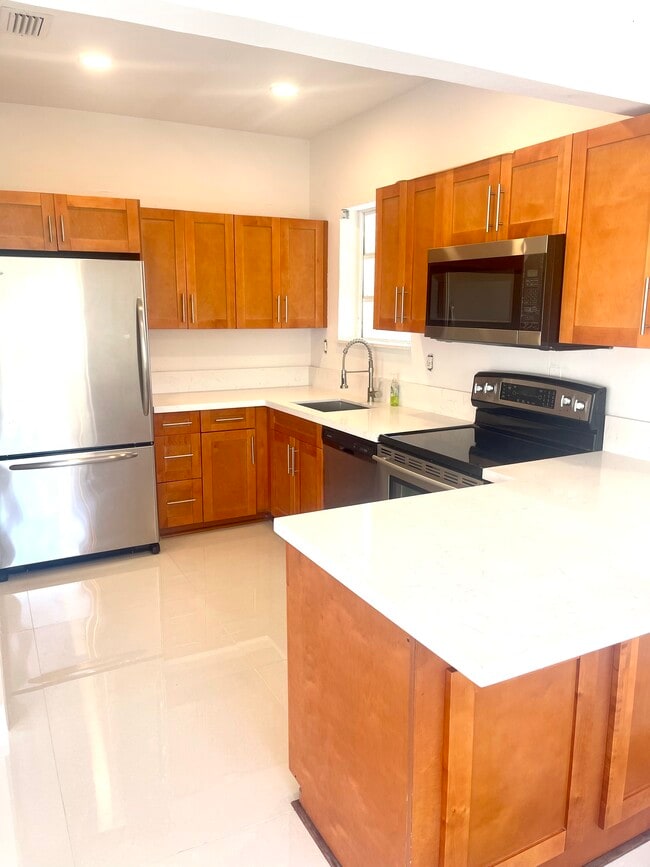 Photo - 1931 SW 17th Ct