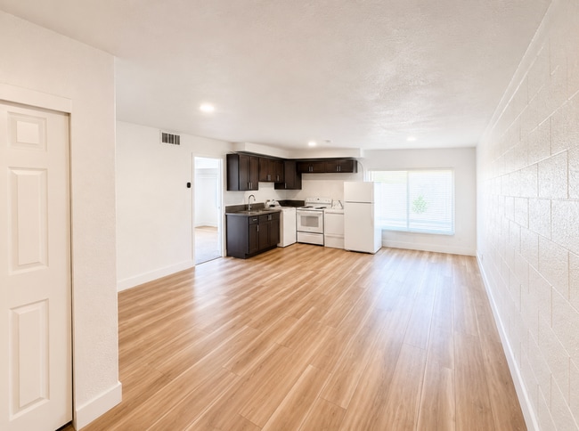 Photo - 2901 E Elm Ave Unidad 3