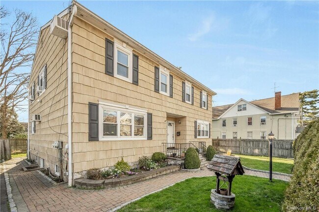 Photo - 570 N Barry Ave