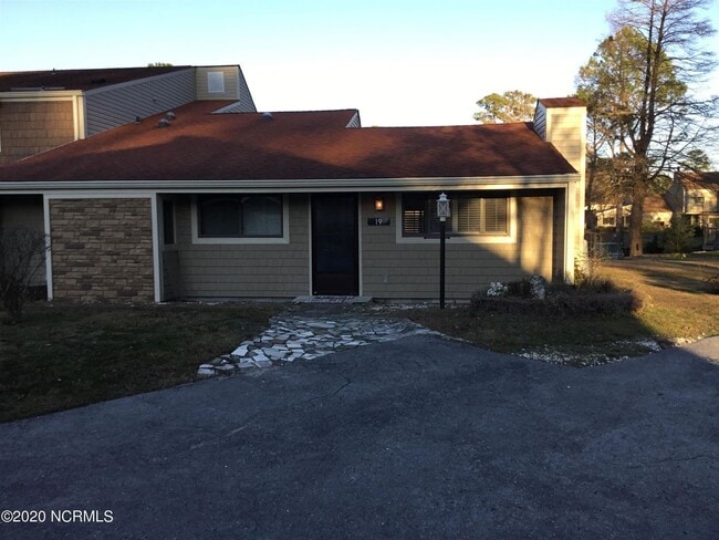 Building Photo - Waterfront Townhome