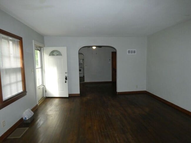 Riverside Home Ready to Lease-4701 N Green Hills Rd