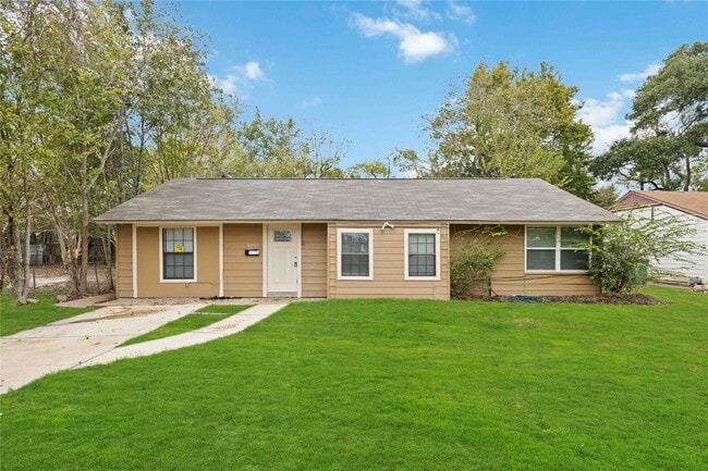 Photo - 6043 Lyndhurst Dr