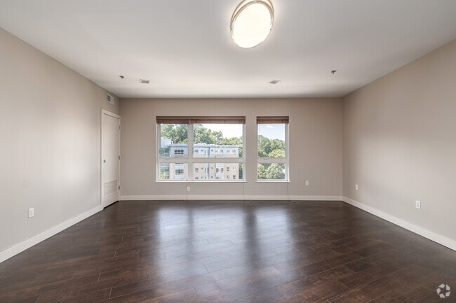 2BR, 2BA - 1,673SF - Living Room
