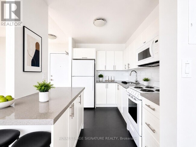 Photo - 666 Spadina Ave. Unit 504