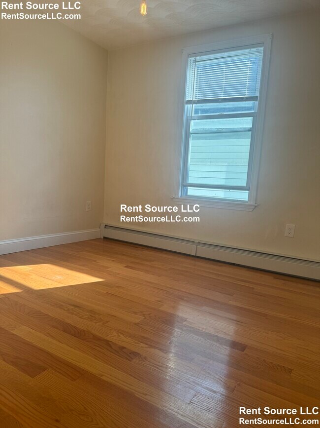 Photo - 1096 Cambridge St