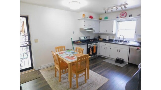 Kitchen - 1934 River Park Ct