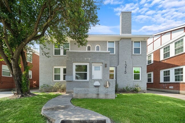 Building Photo - 1215 W Gray St Unit 1