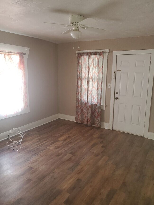 Photo - Cute 2 bedroom 1 bathroom single family house