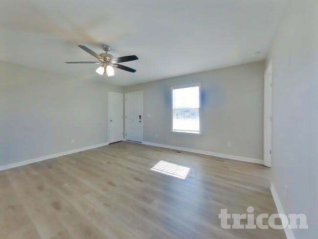 Photo - 1612 Robert Rd