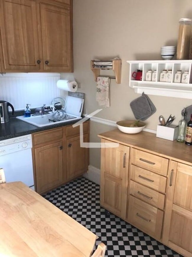 Photo - 1089 Boylston St