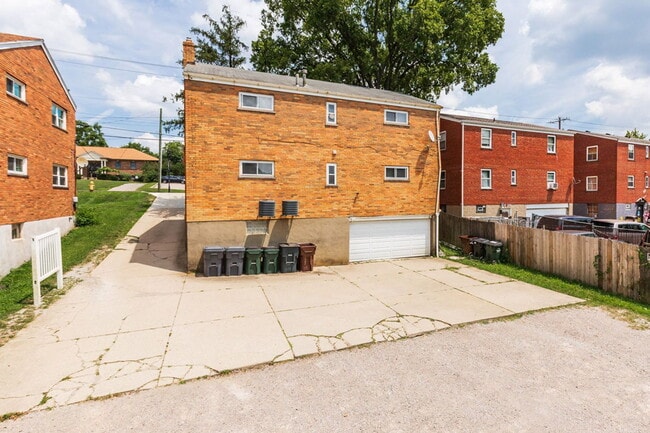 Photo - 5739 Cheviot Rd Unit 1