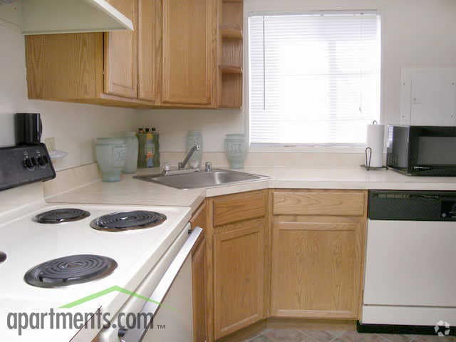 Kitchen - Willow Crest Apartments