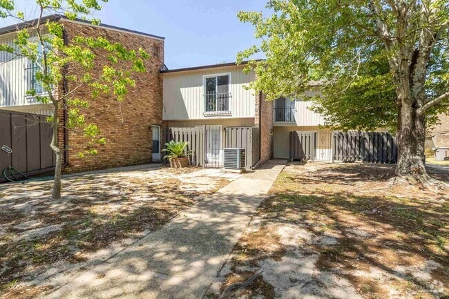 Building Photo - 4741 Huron Dr Rental