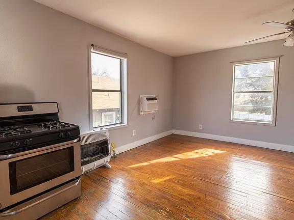 Photo - 1604 Harrison St