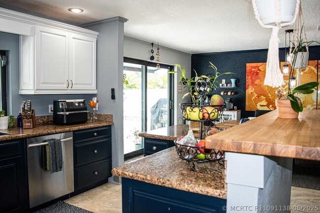 Photo - 5432 Sandhurst Cir S