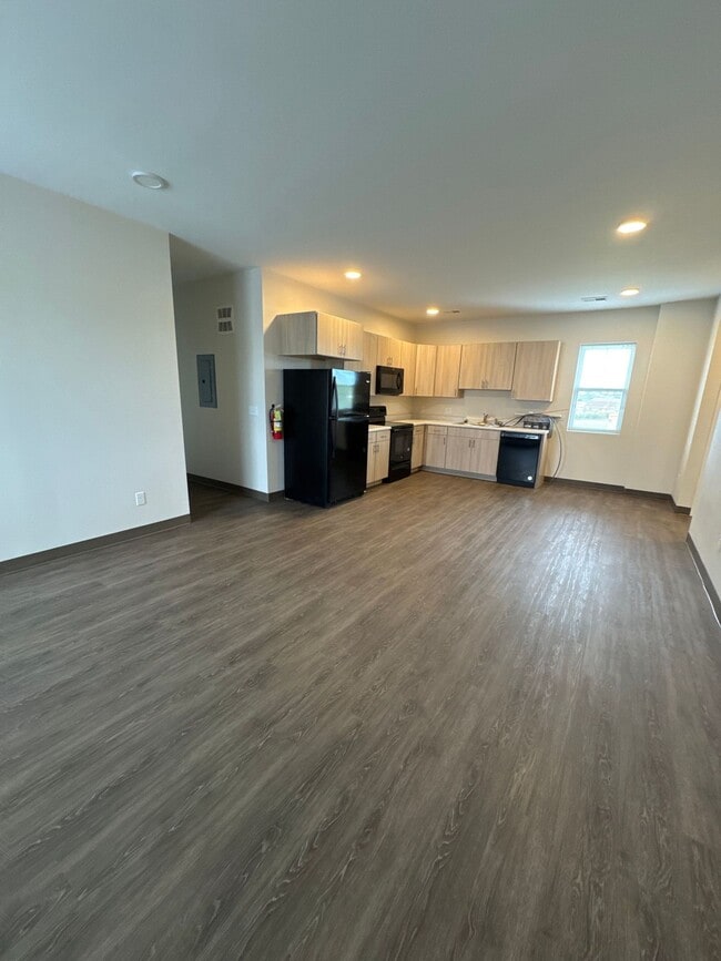 Building Photo - 4Bed 2Bath -Windom Landing Under New Management Unit A10