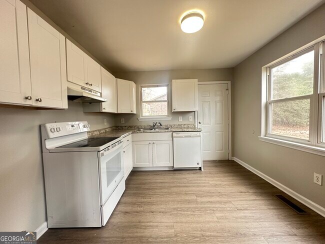 Photo - 1131 White Oak Dr