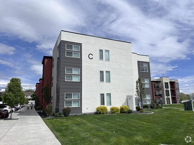 Building Photo - 875 S Depot St Rental