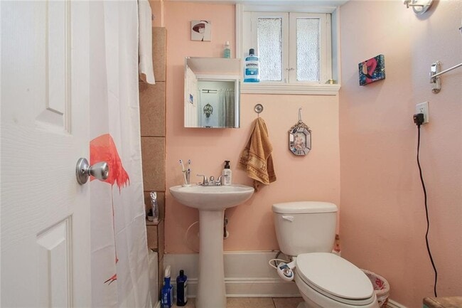 Bathroom - 4224 Walmsley Ave Unit Apt B