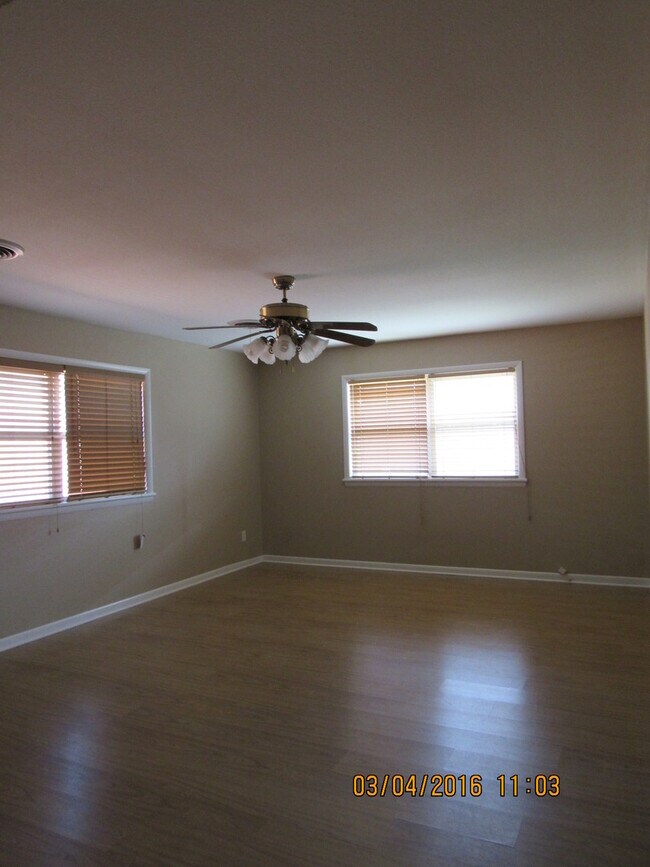 Photo - Water Paid! No Pets!