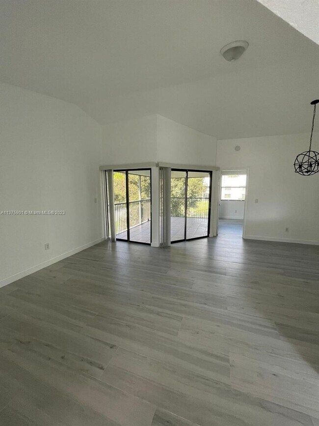 LakeShore Condo For Rent in Homestead, FL