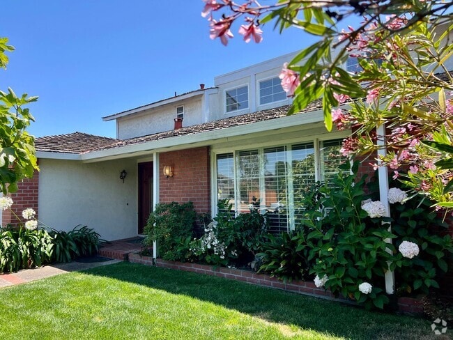 Building Photo - Largest of the very popular Kay floor plan... Rental