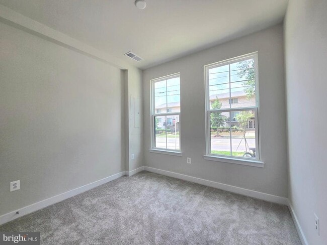 Photo - 2644 Naylor Rd SE