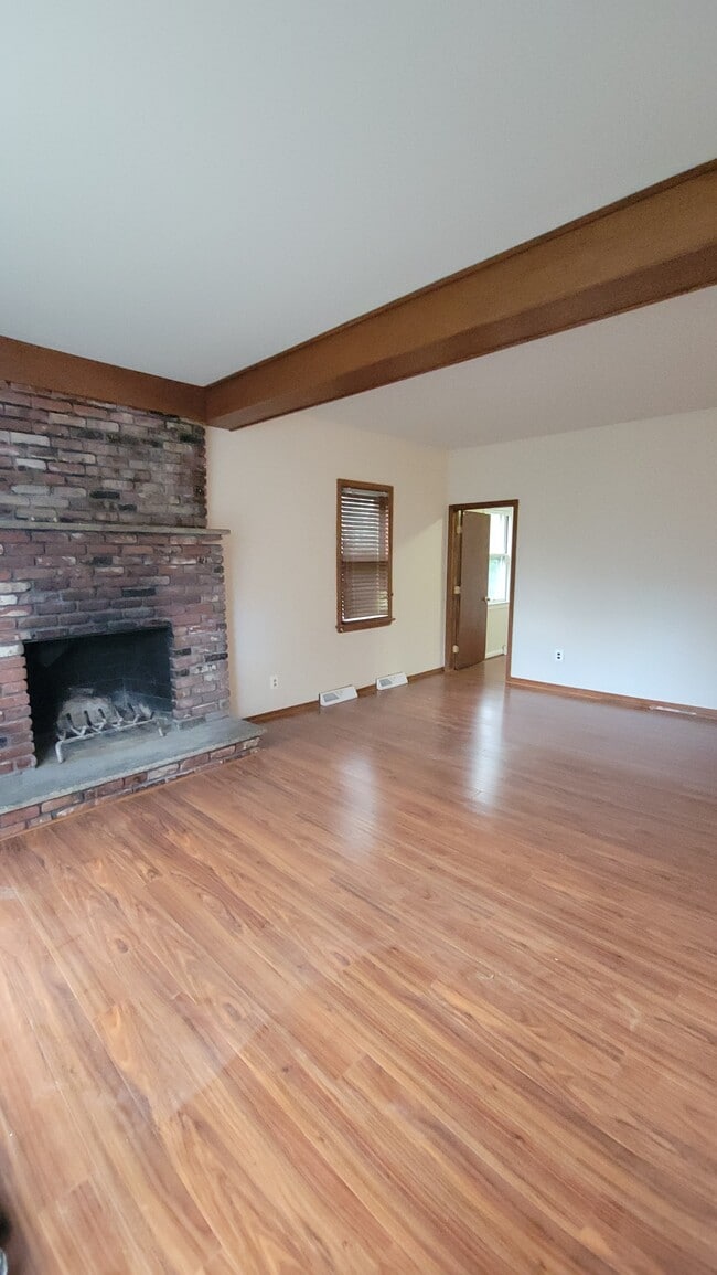 Photo - 569 Lakeside Ave