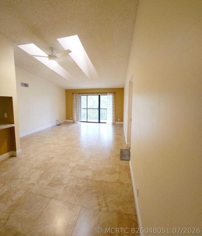 Building Photo - 205 Foxtail Dr Unit H3
