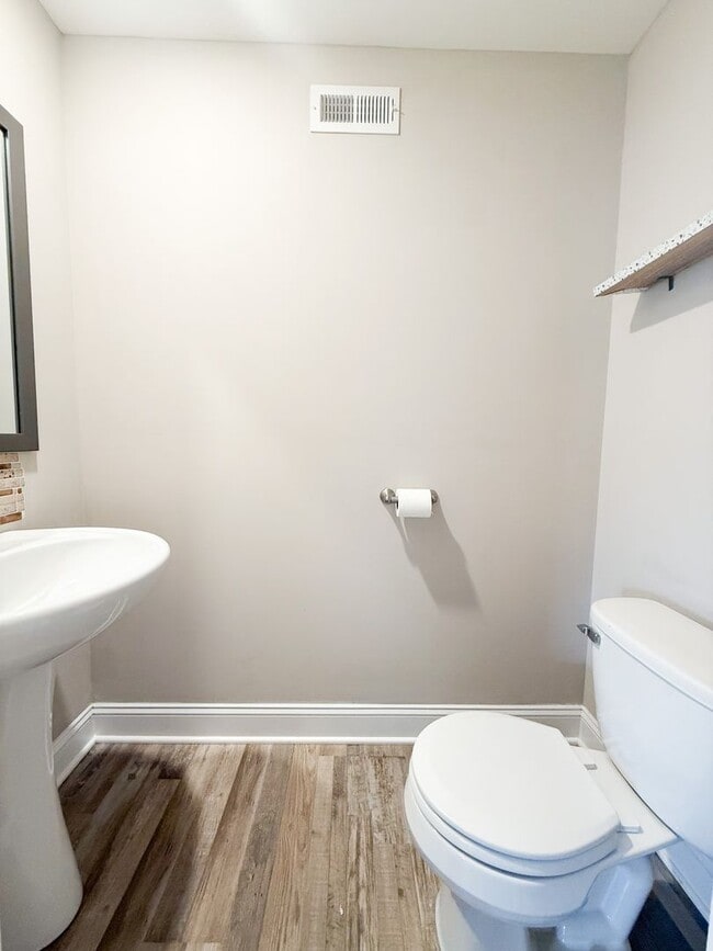 Photo - 3 Bedroom 2 1/2 Bathroom Home