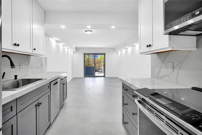 Photo - 4600 SW 67th Ave