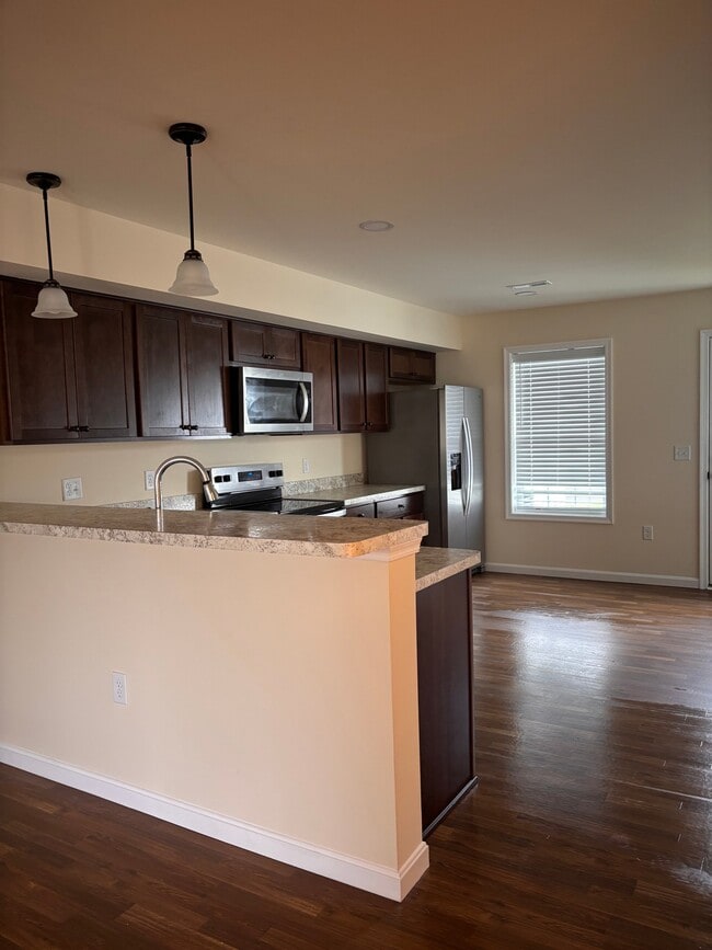 Photo - 105 Rojan Rd
