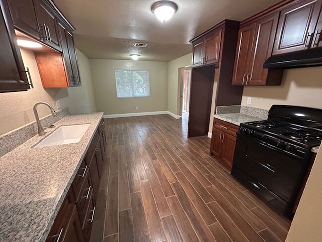 Photo - 1520 N Giddings St