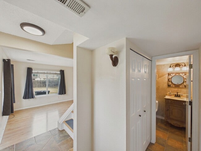 Photo - Gorgeous townhome in Thornton!