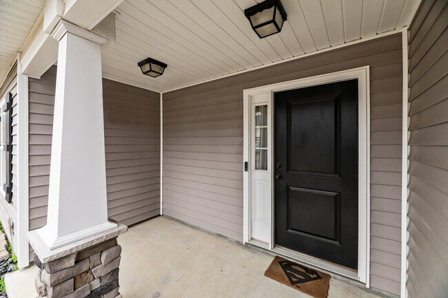 Photo - 211 Lynden Ln