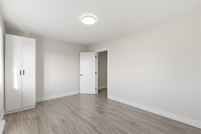 Photo - 15836-15856 56 Ave Unit 4