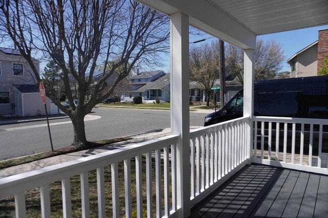 453 Berkshire Dr