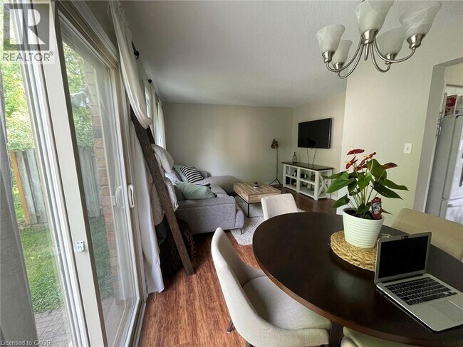 Photo - 375 Kingscourt Dr