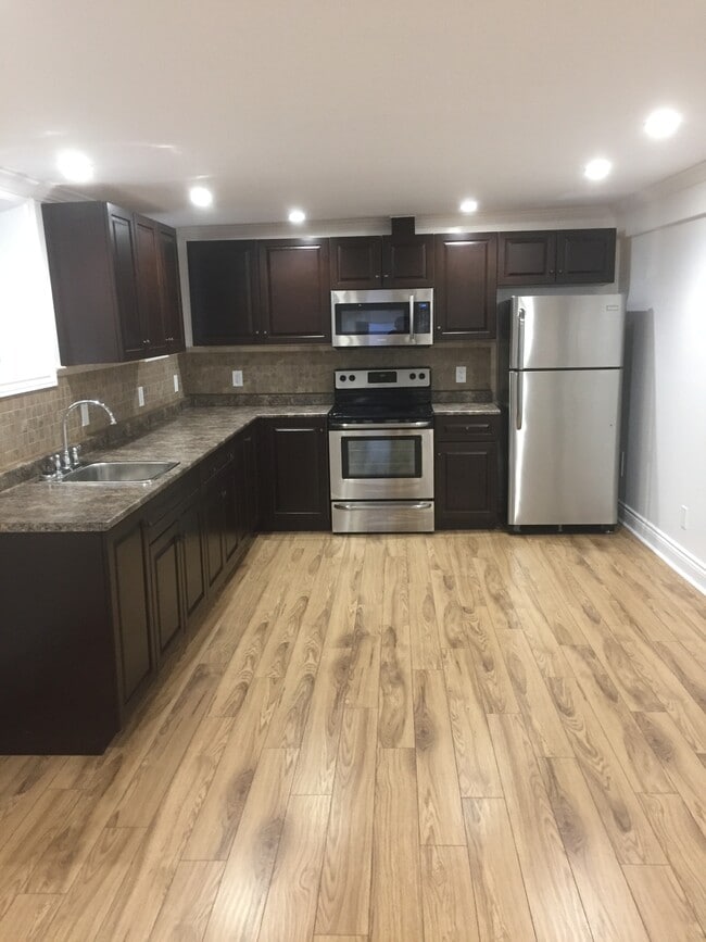 Building Photo - 93 Bellwood Ave Unit 4