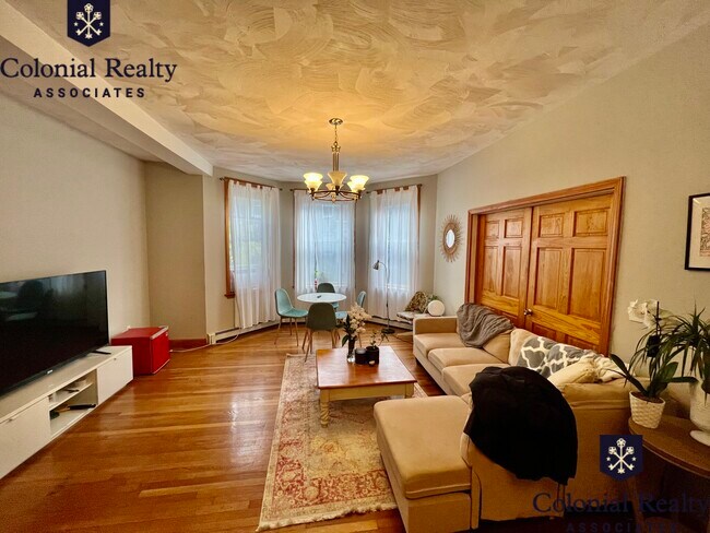 Building Photo - 25 Gibbs St