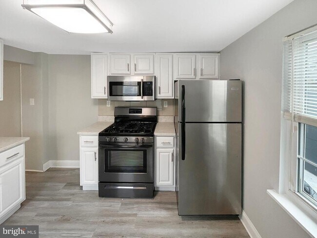 Photo - 160 McClellan St