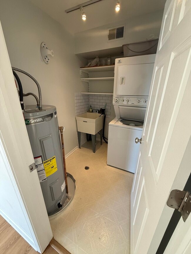 Photo - 353 Pinewood Cir