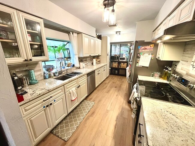 Photo - 9366 Chelsea Dr N