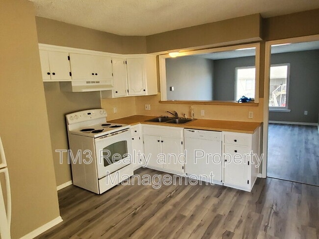 Building Photo - 904 S Edgebrook Ln Unit C Rental